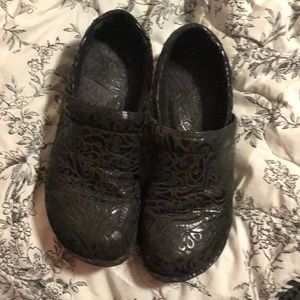 BOC black EUC embossed shoes